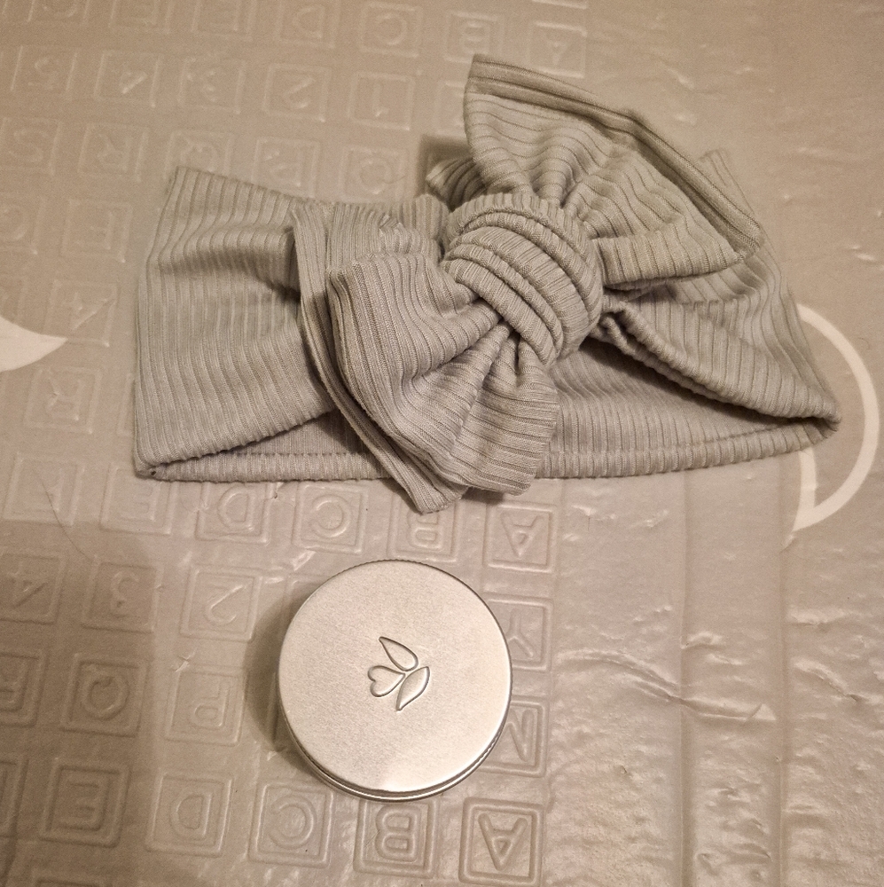 🌼$8 Silvery Green Ribbed Oversized Bow